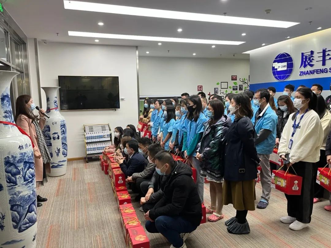 情系員工，年味濃濃-展豐科技向全體員工發放年貨